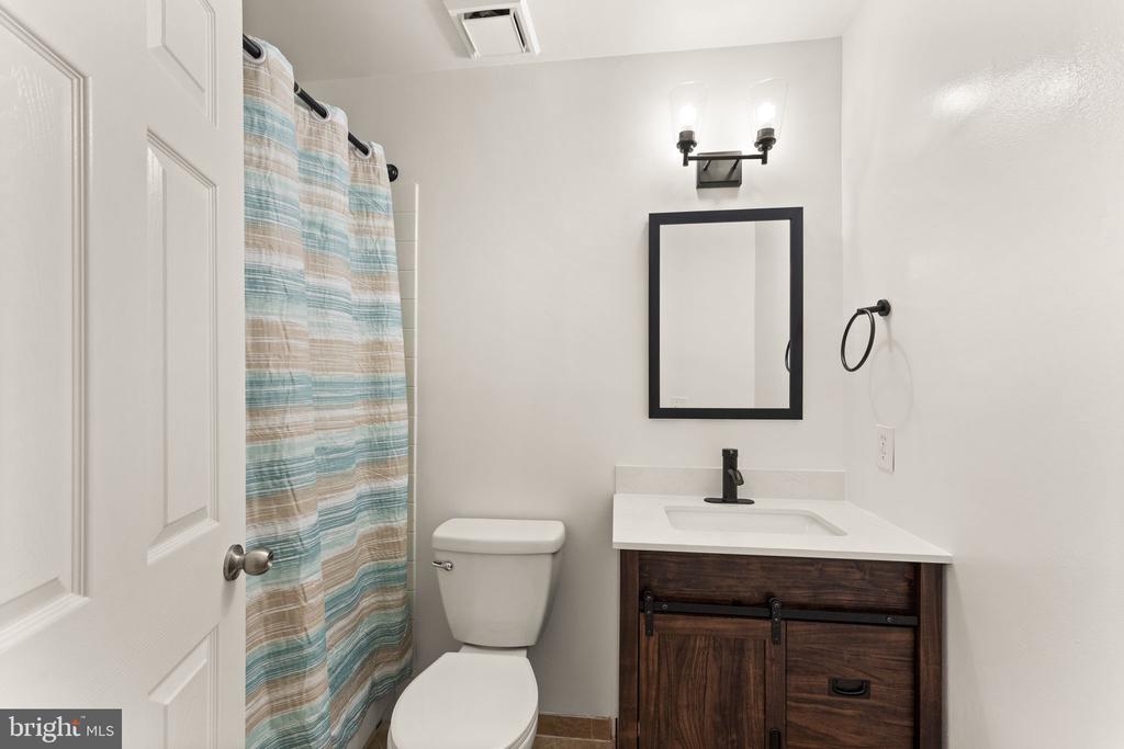 310 Stallion Sq NE