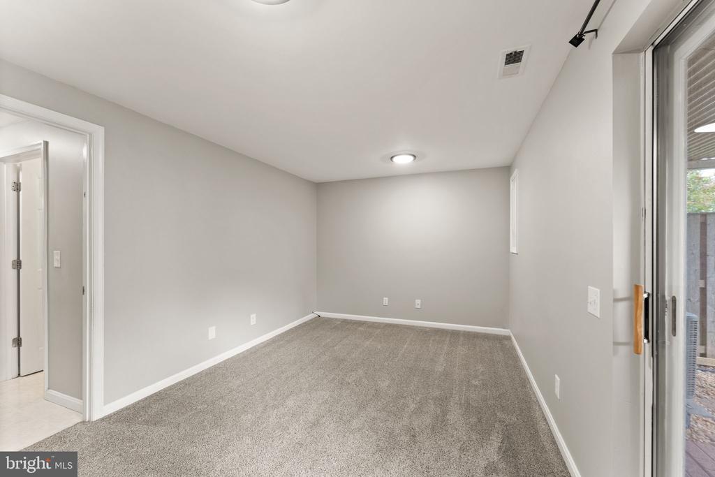 310 Stallion Sq NE