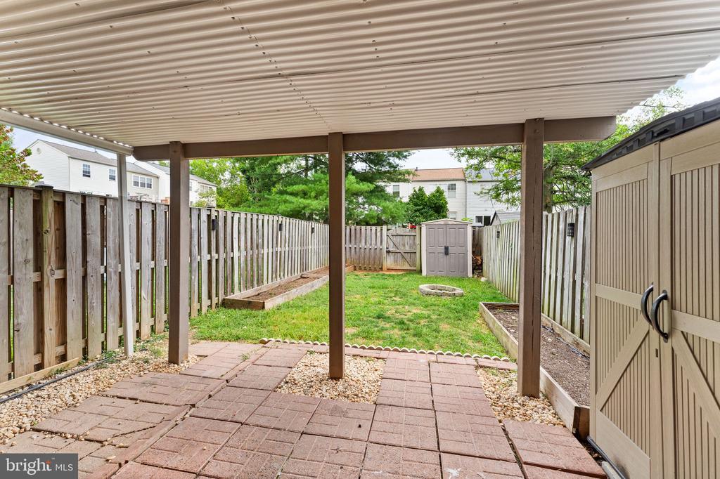 310 Stallion Sq NE