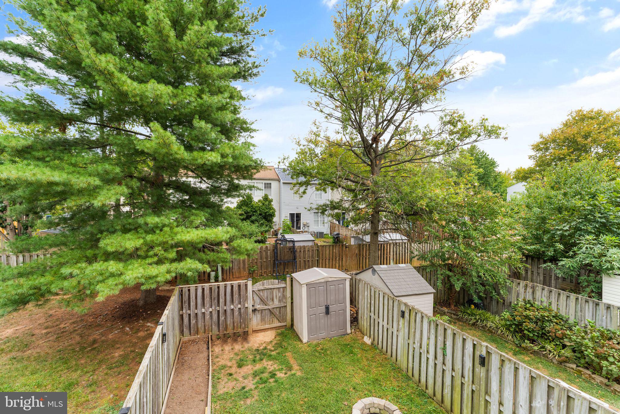 310 Stallion Sq NE