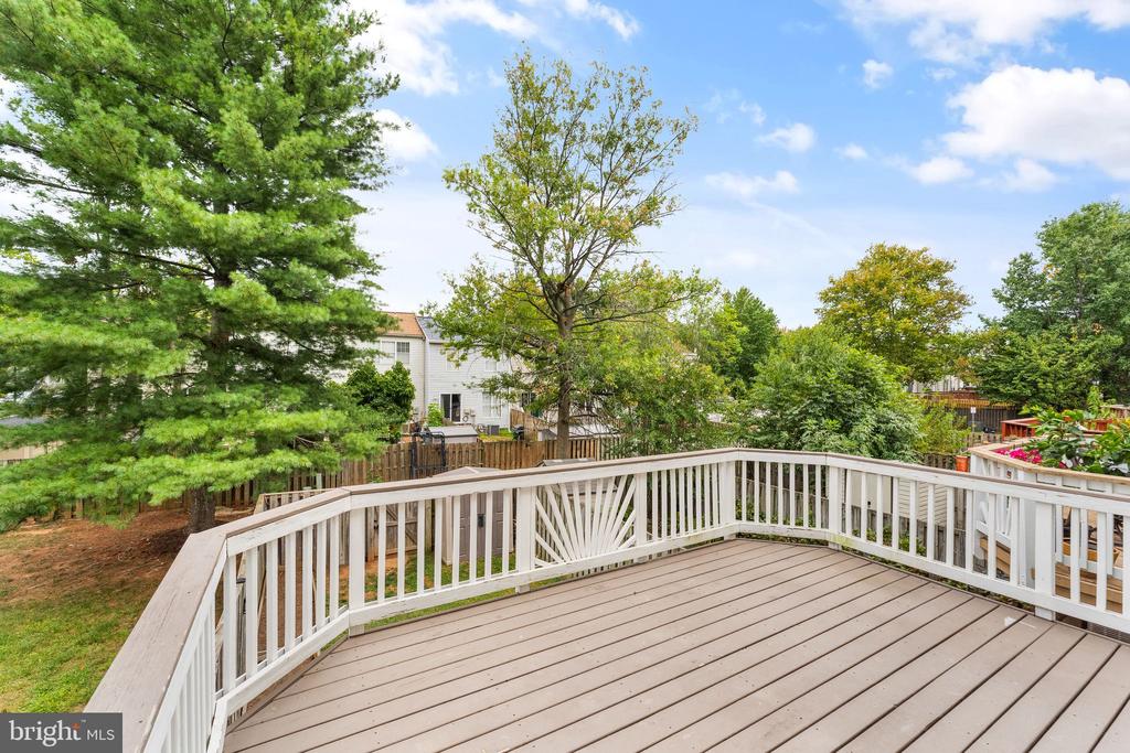 310 Stallion Sq NE