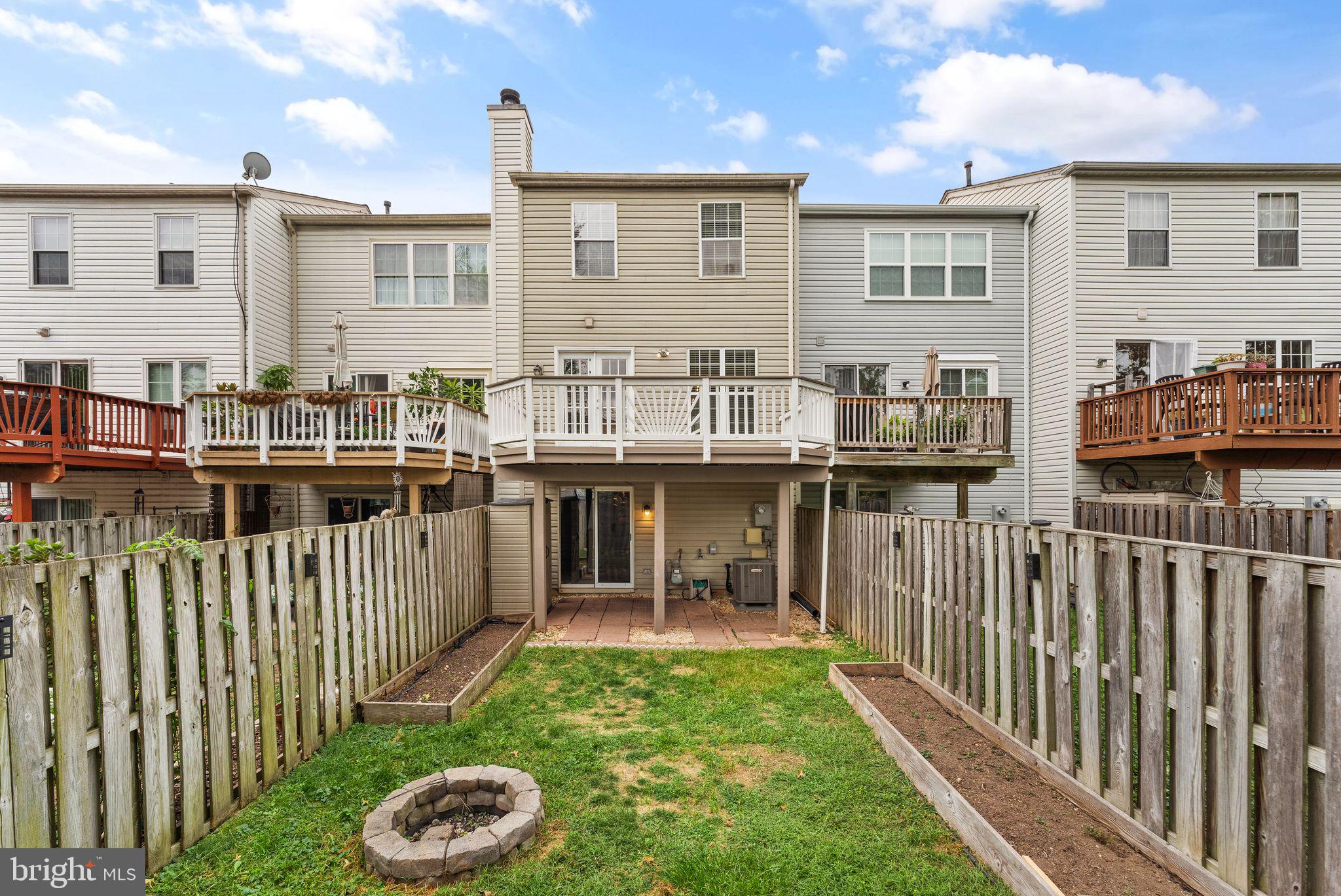 310 Stallion Sq NE