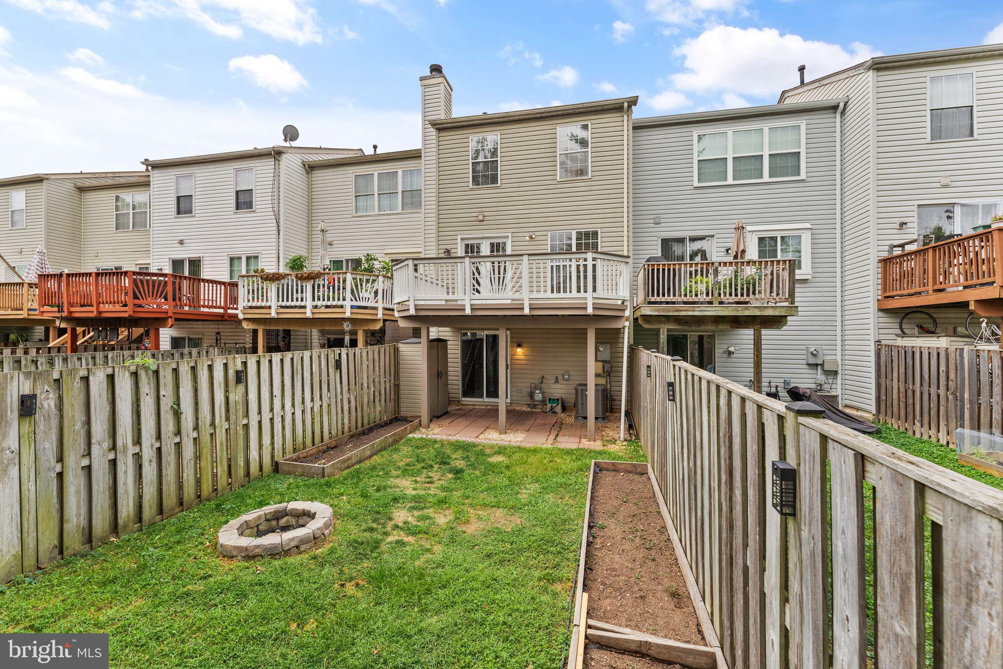 310 Stallion Sq NE