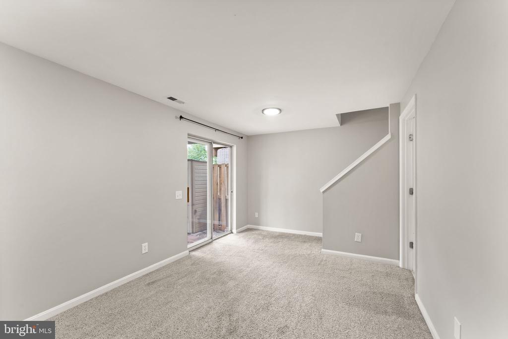 310 Stallion Sq NE