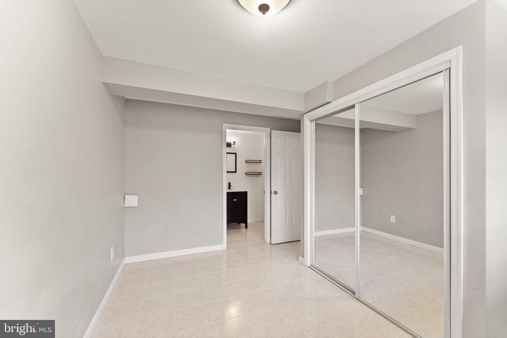 310 Stallion Sq NE