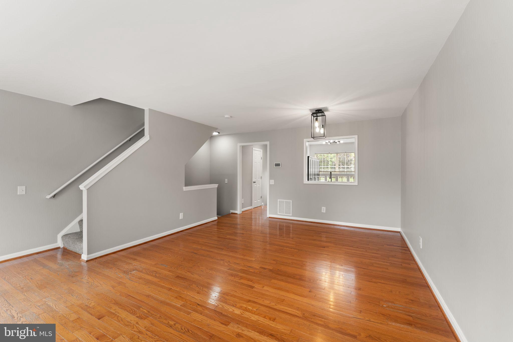 310 Stallion Sq NE
