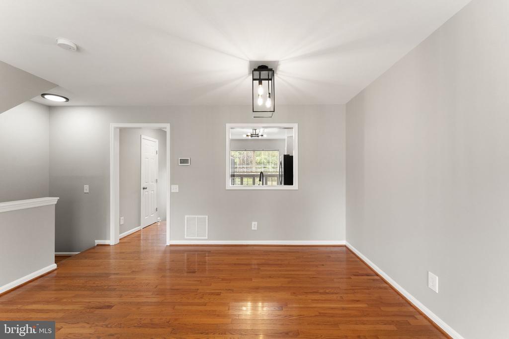 310 Stallion Sq NE