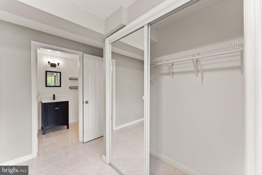 310 Stallion Sq NE