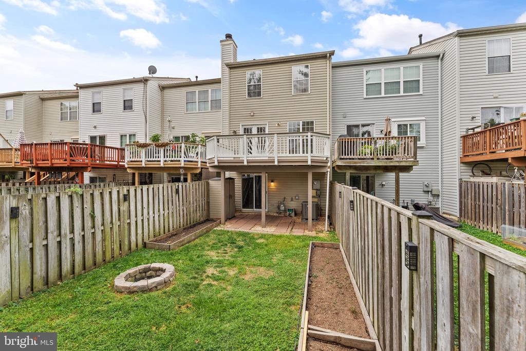 310 Stallion Sq NE