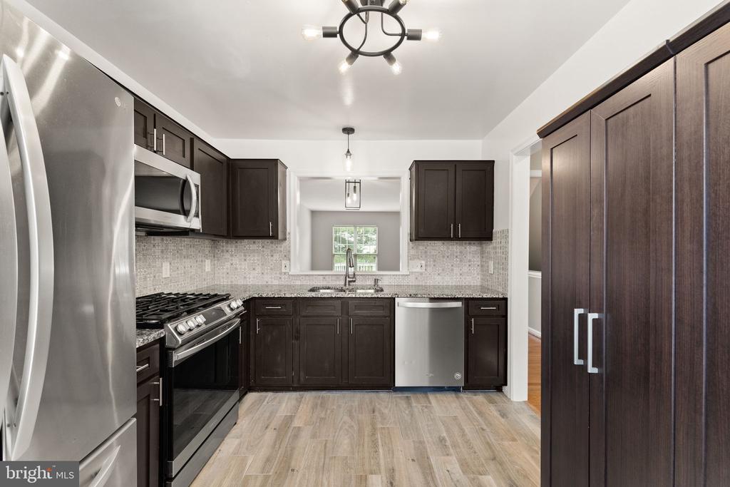 310 Stallion Sq NE