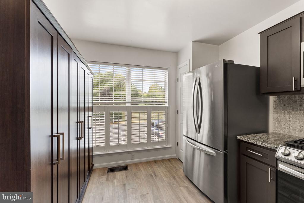 310 Stallion Sq NE