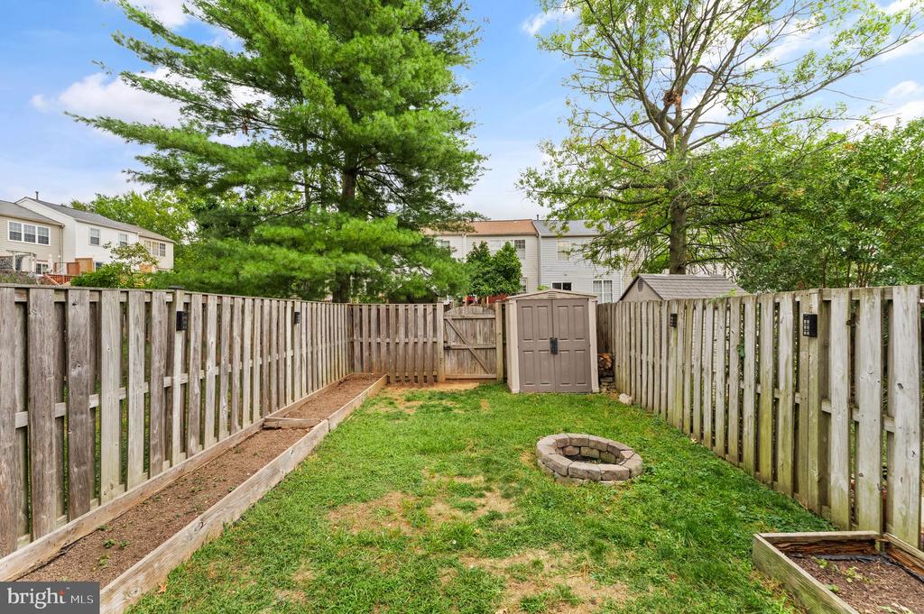 310 Stallion Sq NE