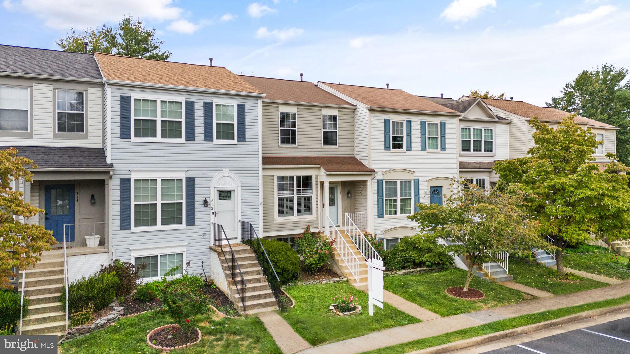 310 Stallion Sq NE
