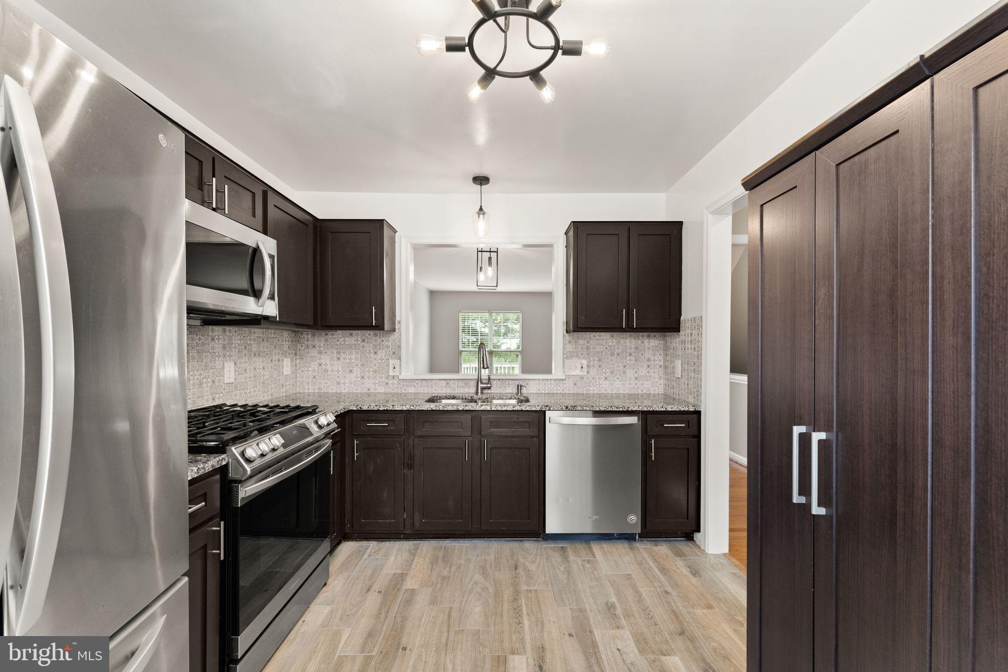 310 Stallion Sq NE