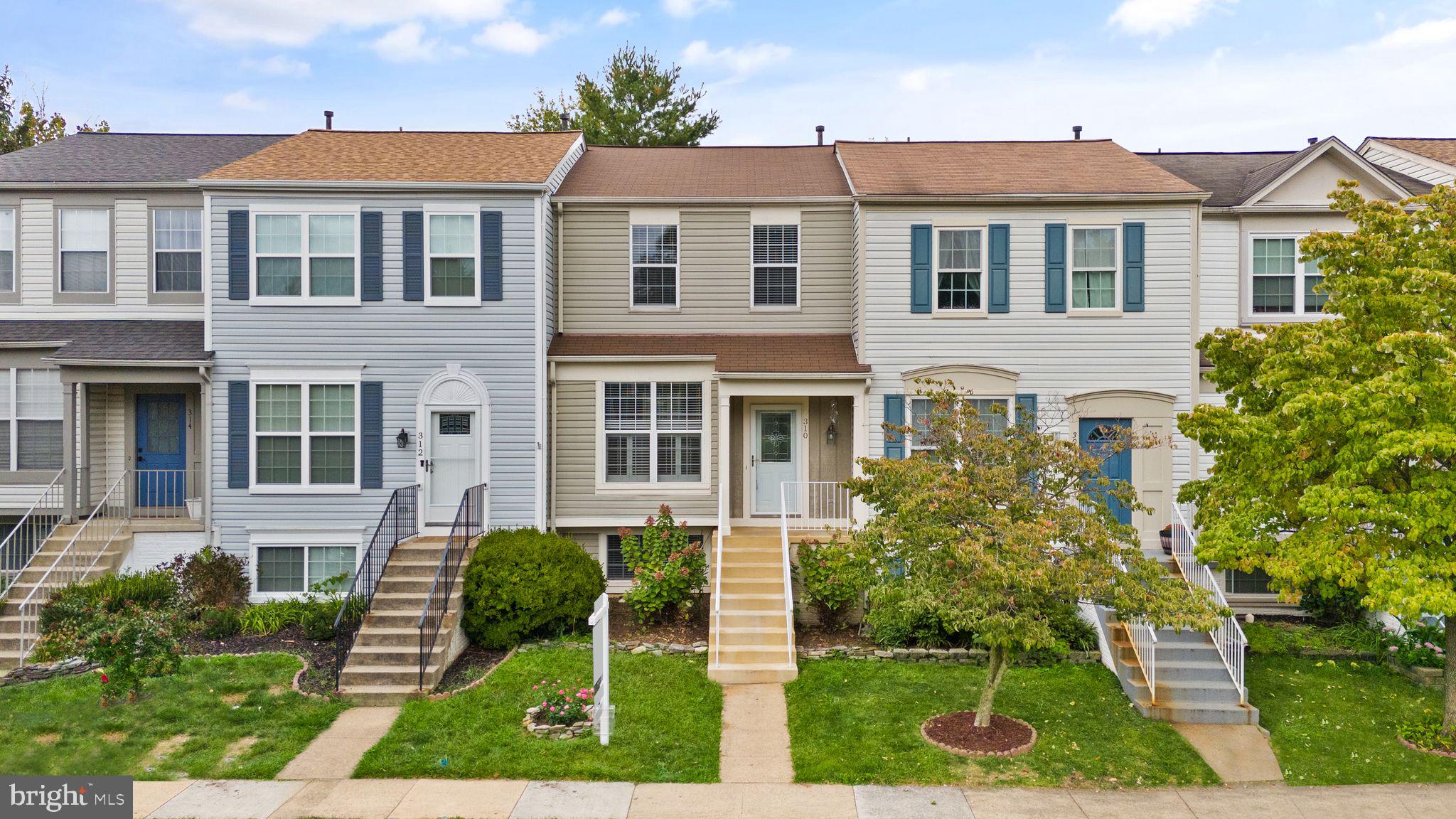 310 Stallion Sq NE