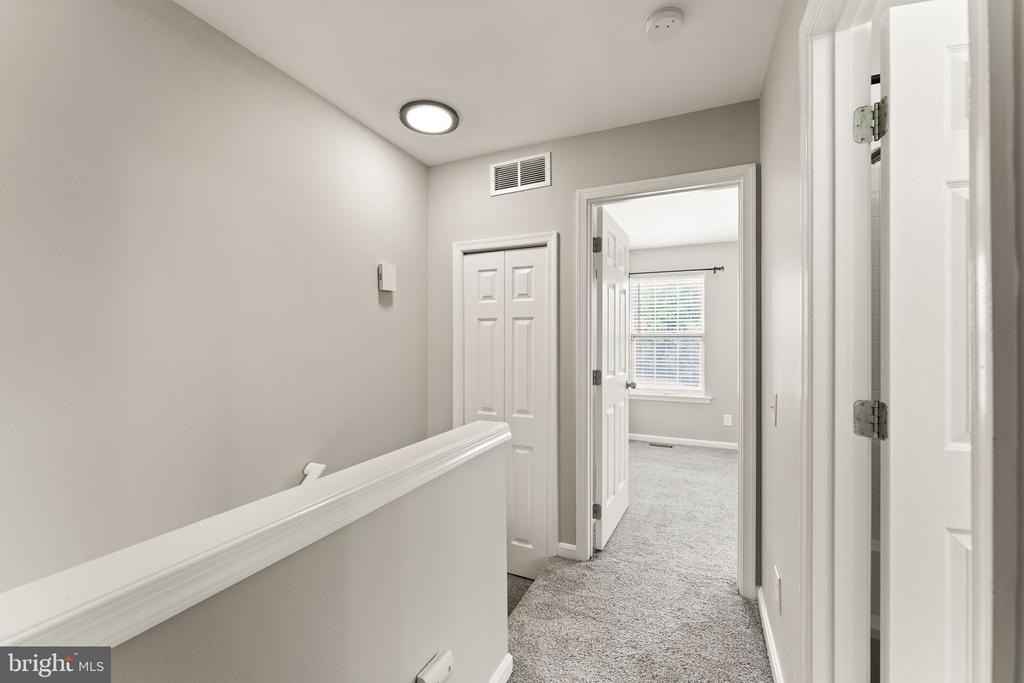 310 Stallion Sq NE