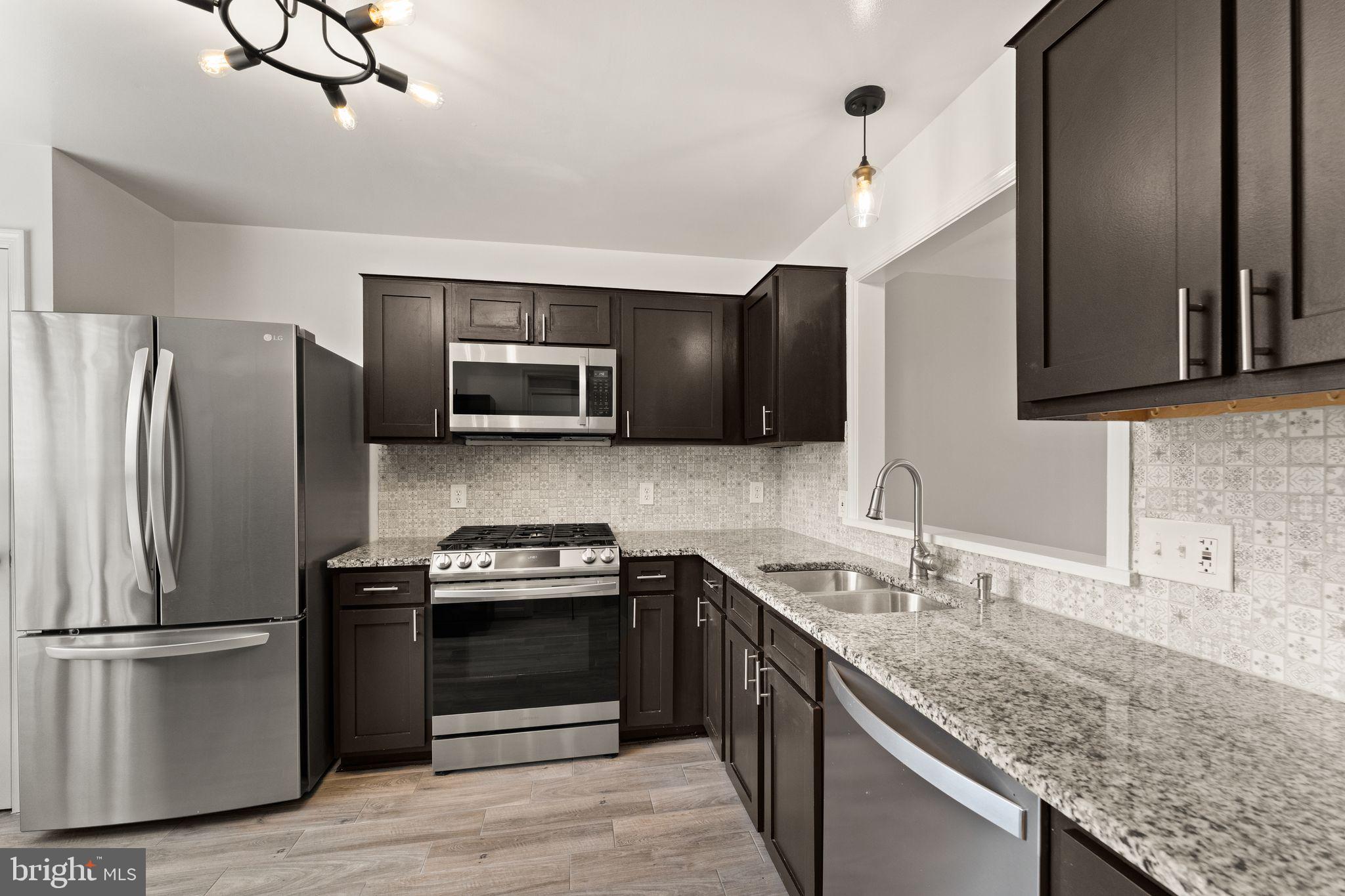 310 Stallion Sq NE