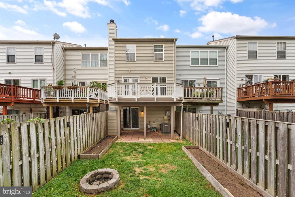 310 Stallion Sq NE