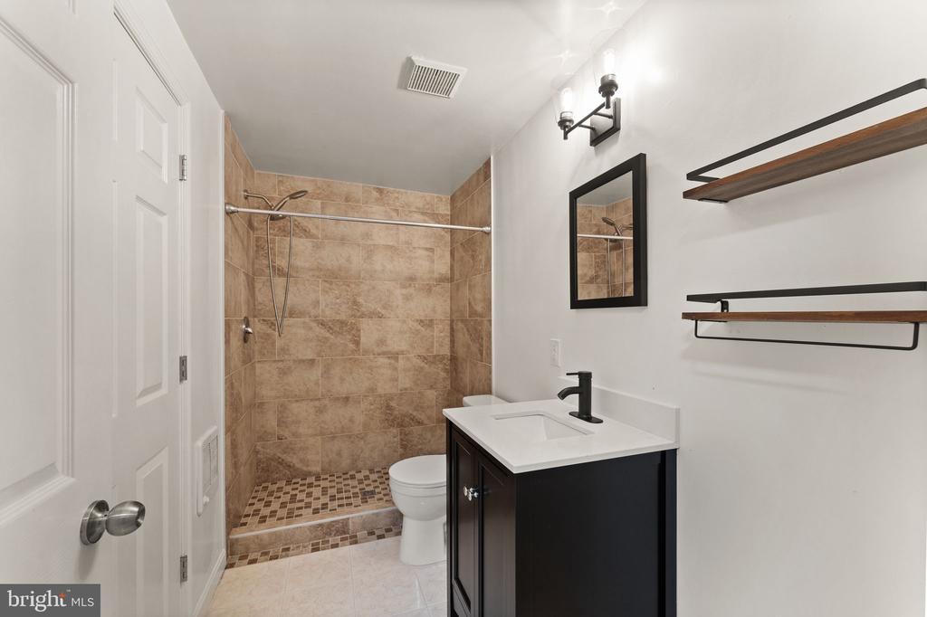 310 Stallion Sq NE