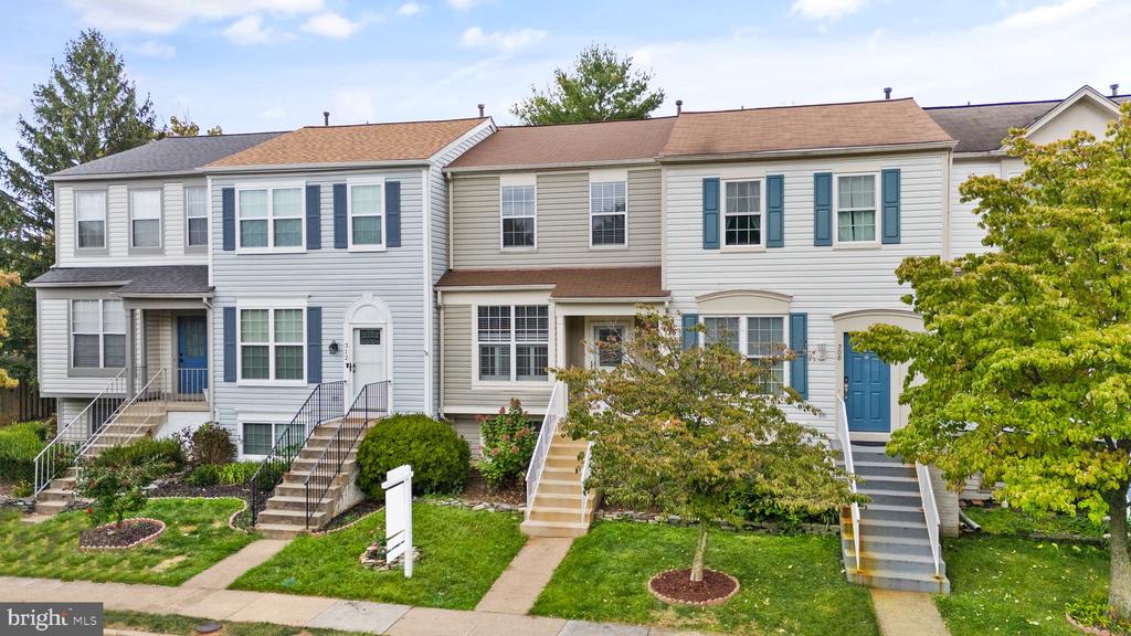 310 Stallion Sq NE