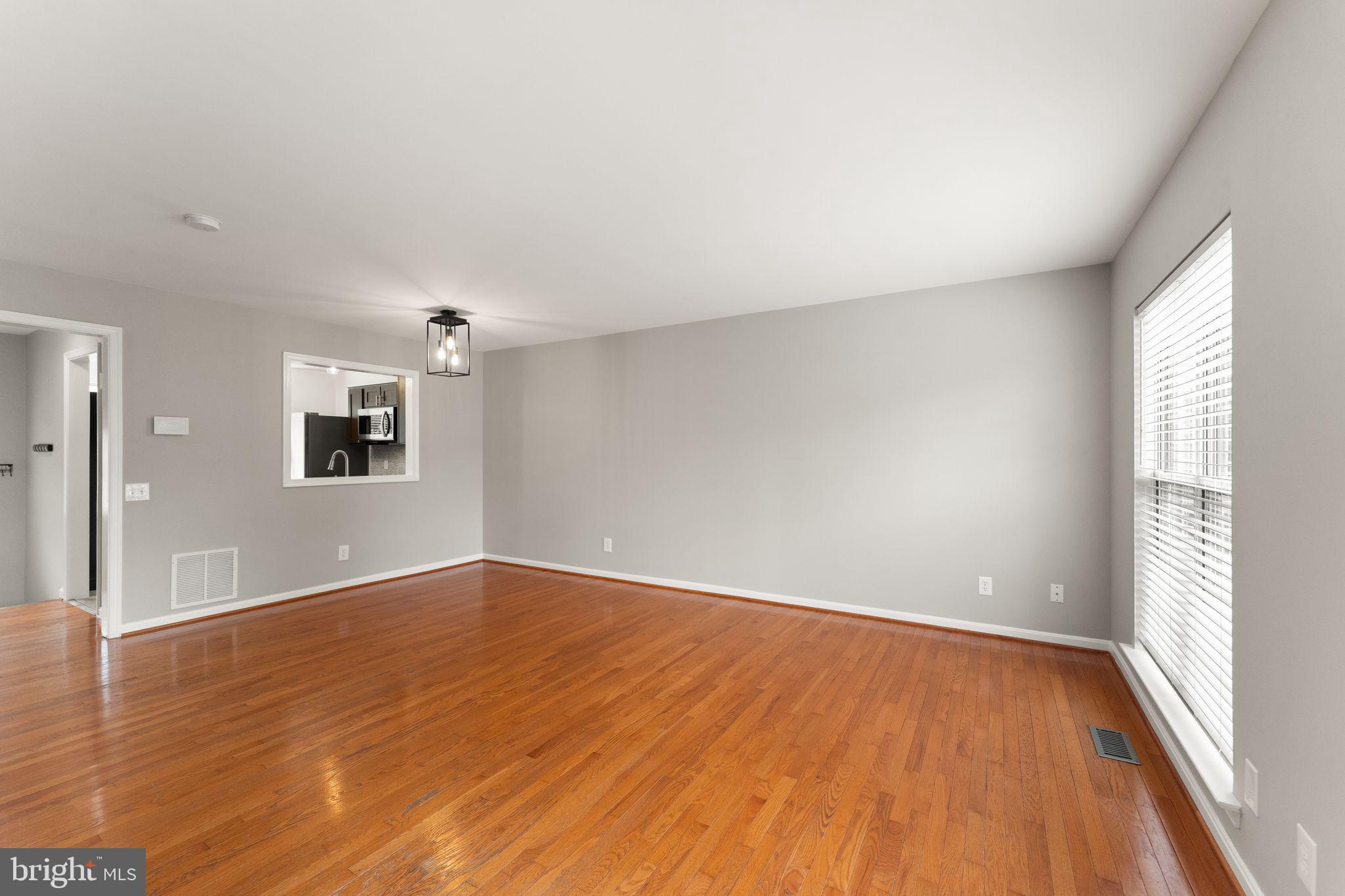 310 Stallion Sq NE