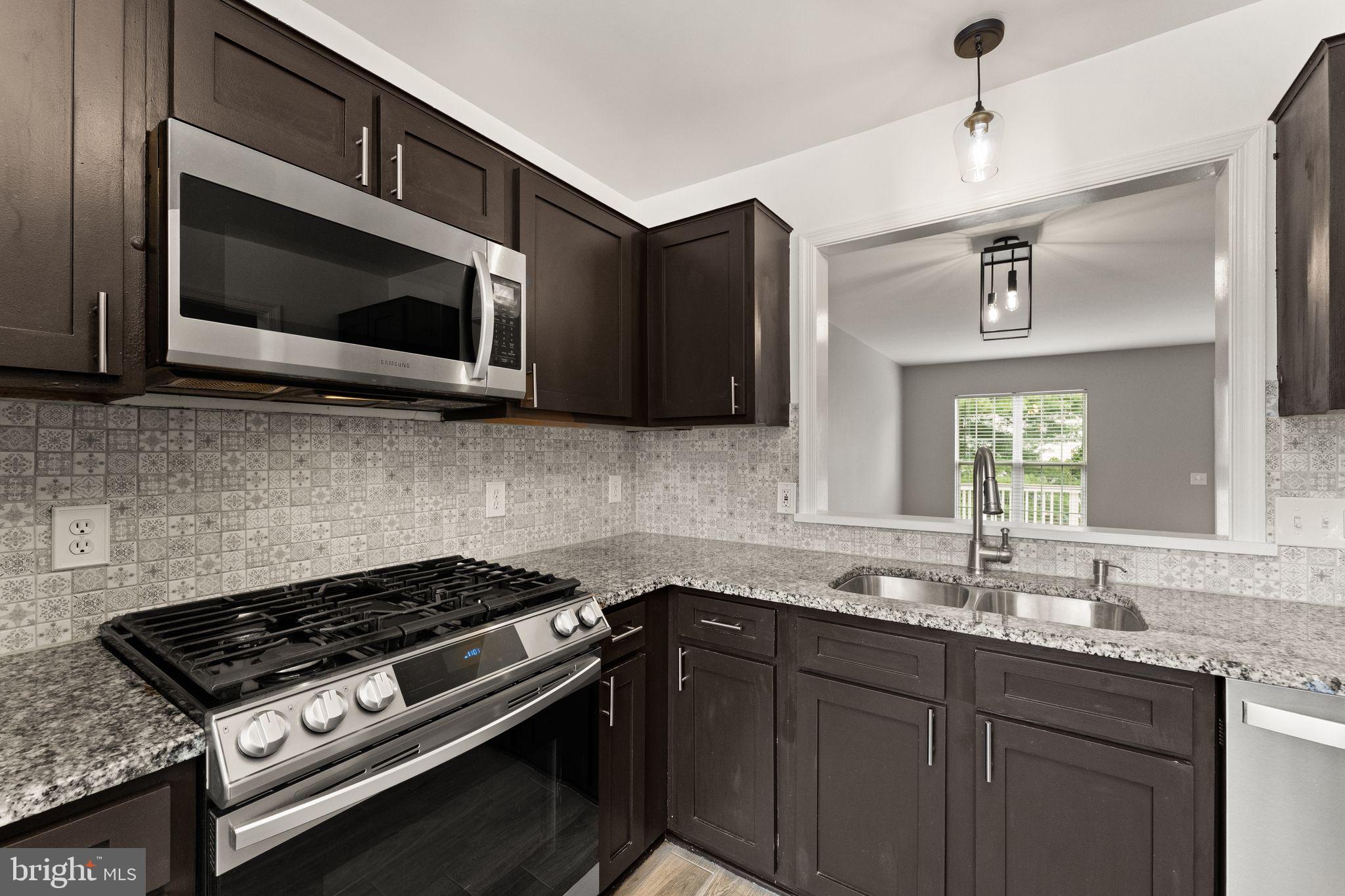 310 Stallion Sq NE
