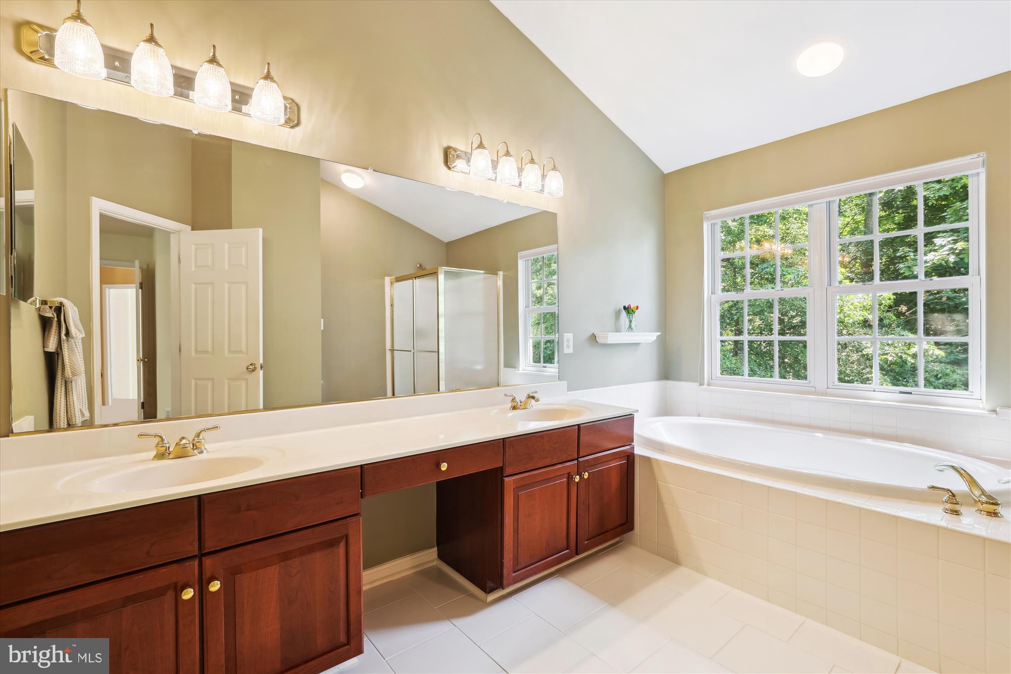 113 Meadowbrook Ct SW