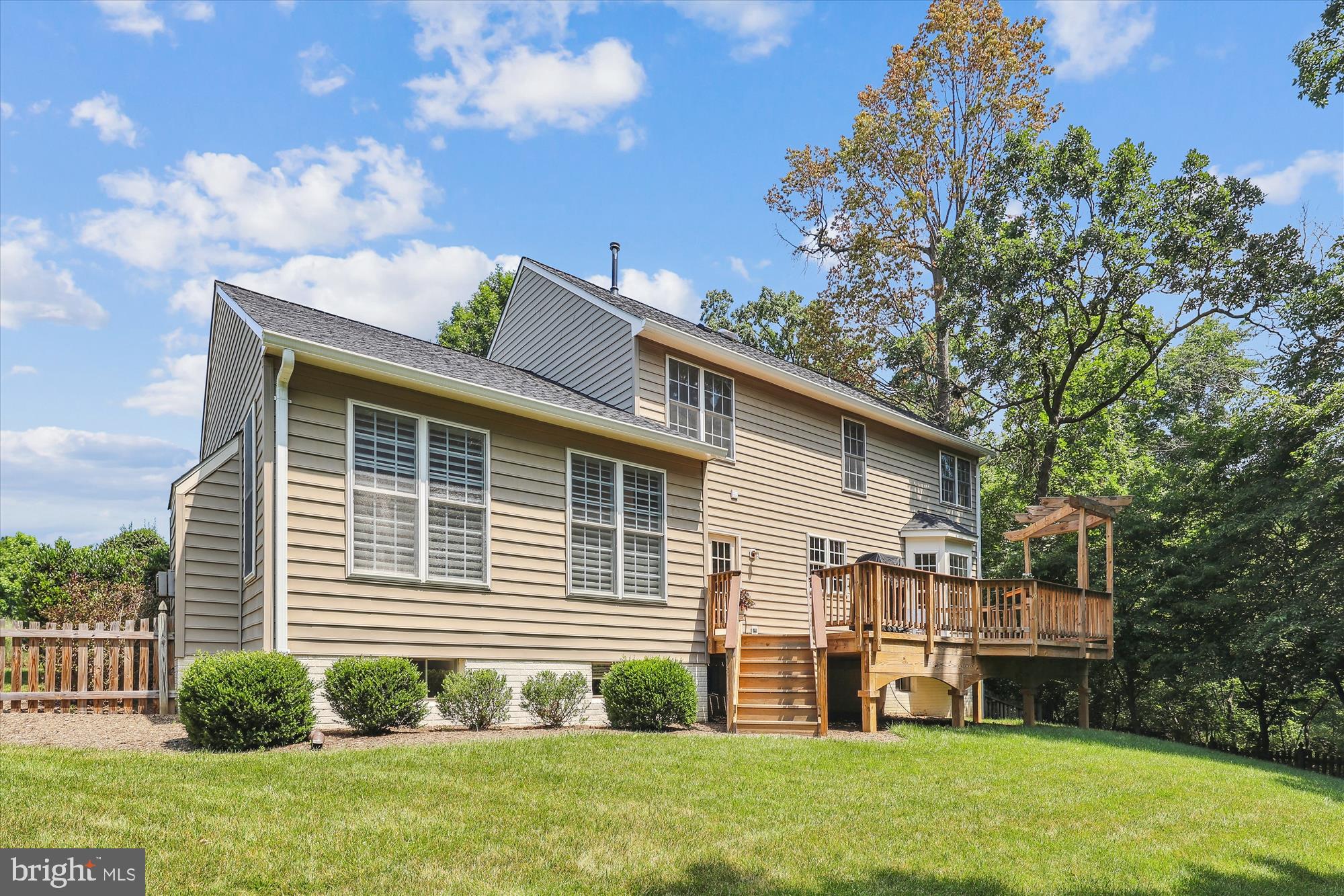 113 Meadowbrook Ct SW