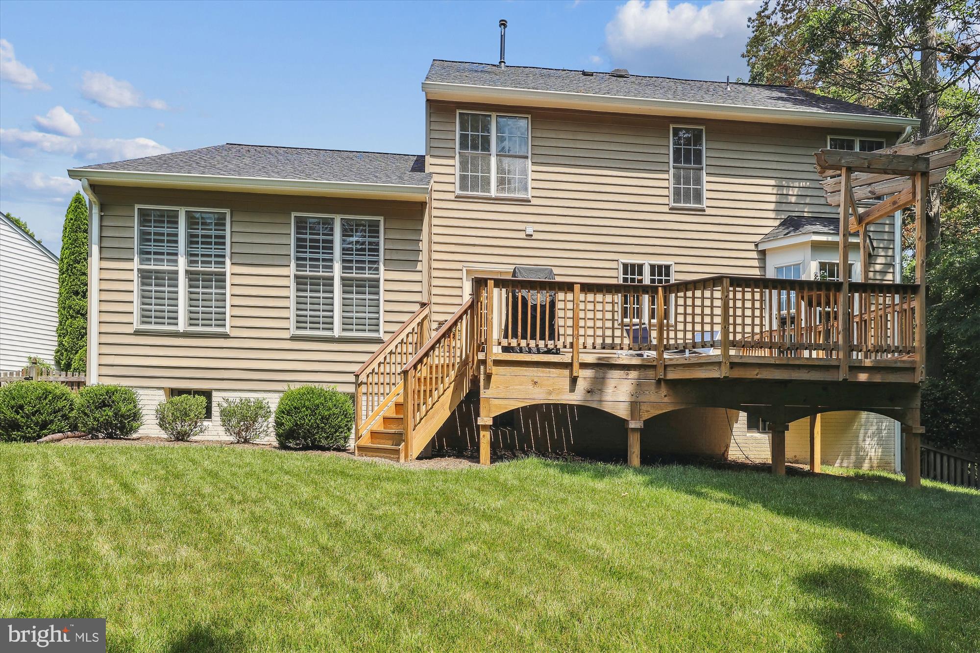 113 Meadowbrook Ct SW