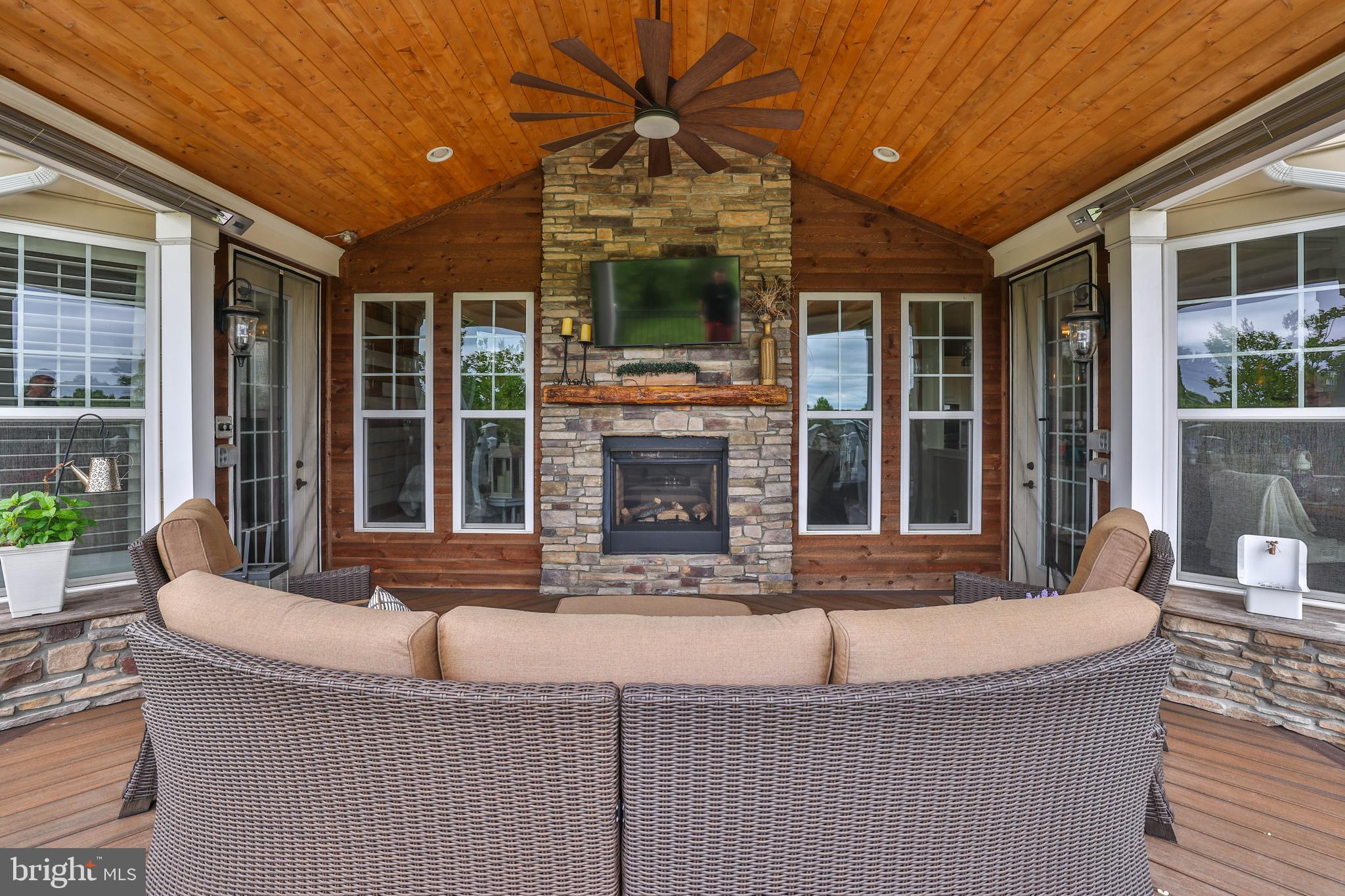 16612 Fox Chase Ct
