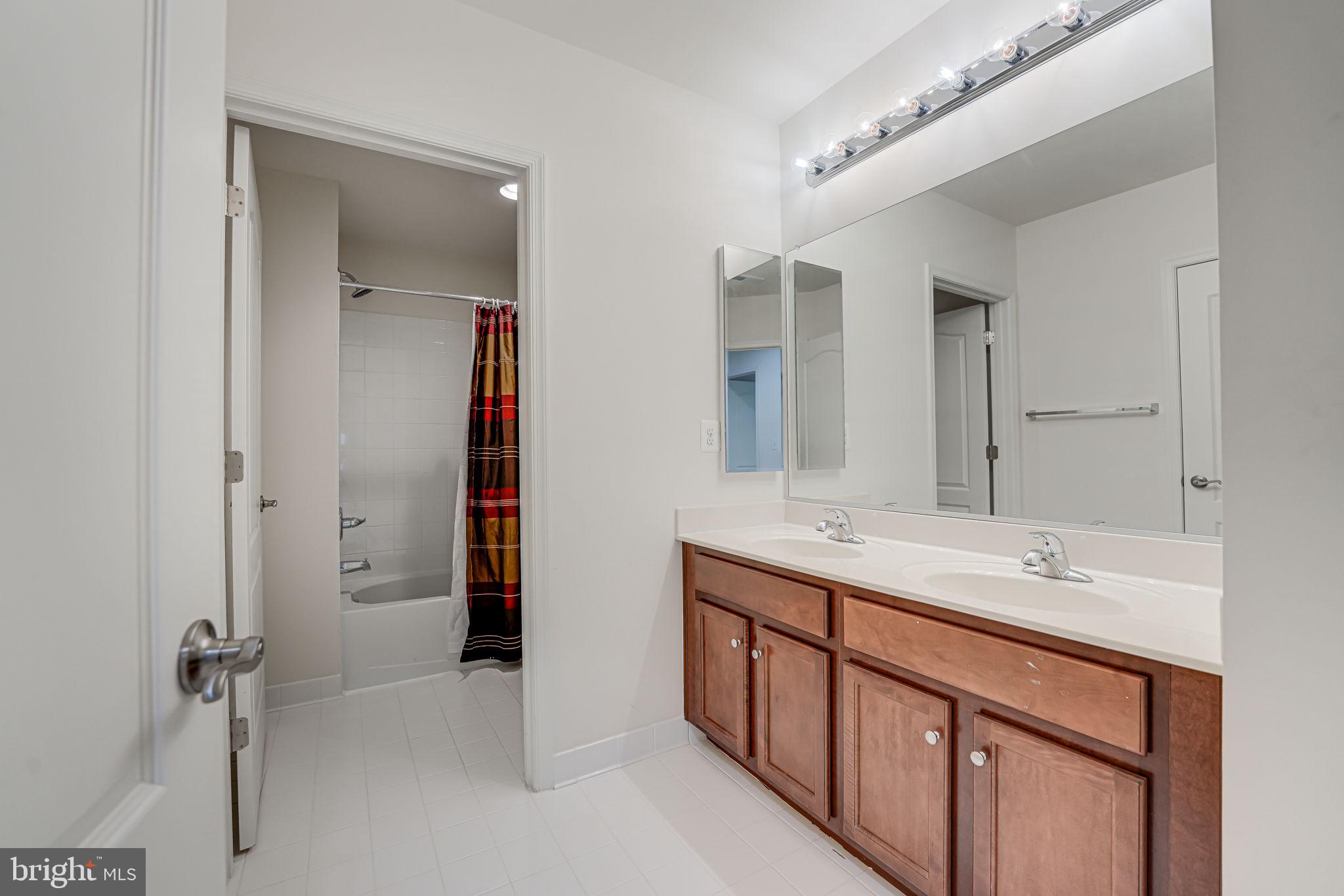 16601 Fox Chase Ct