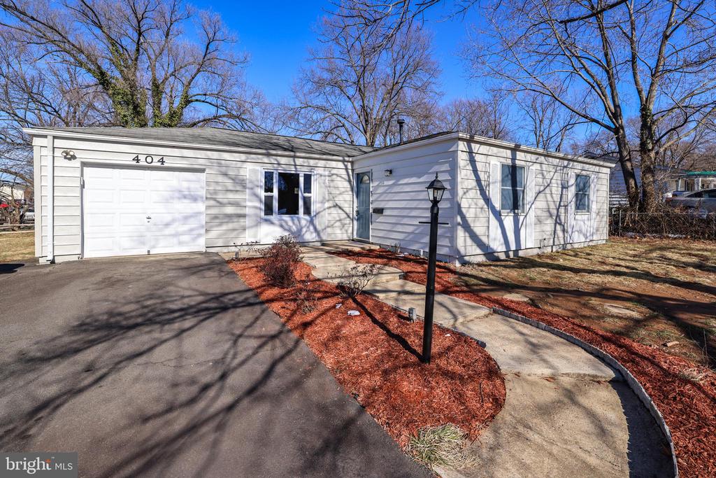 404 W Holly Ave W