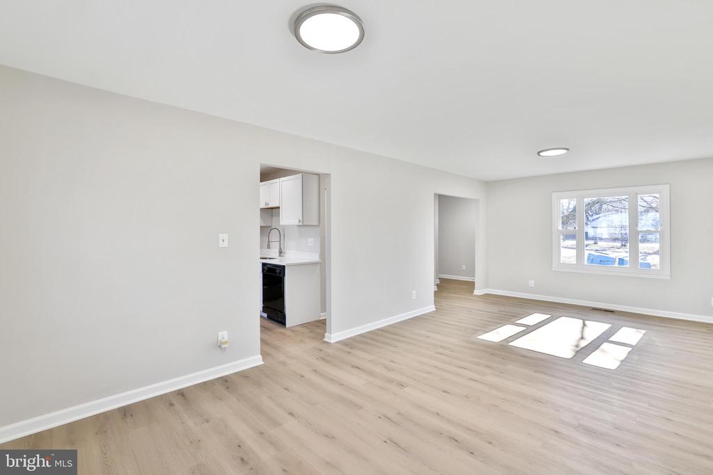 404 W Holly Ave W