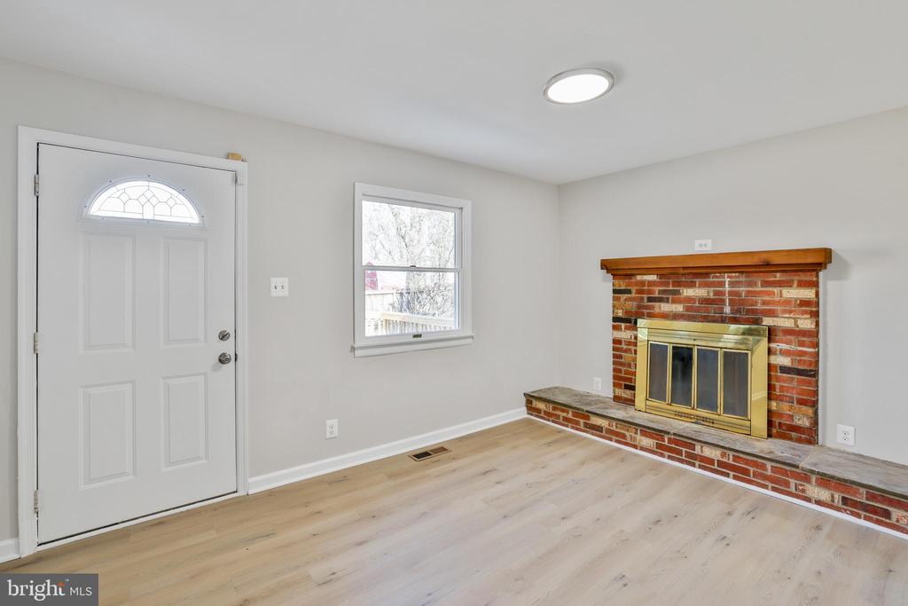 404 W Holly Ave W