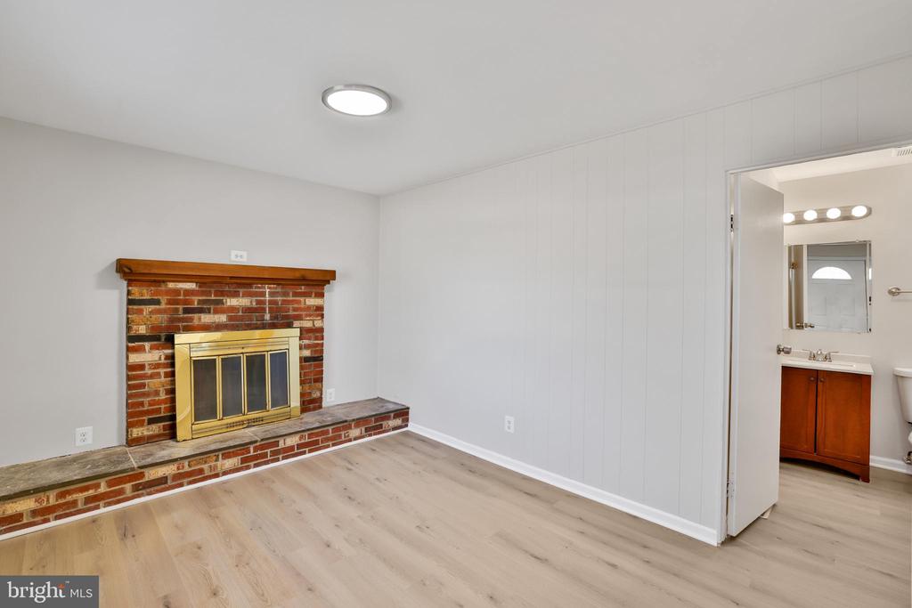 404 W Holly Ave W