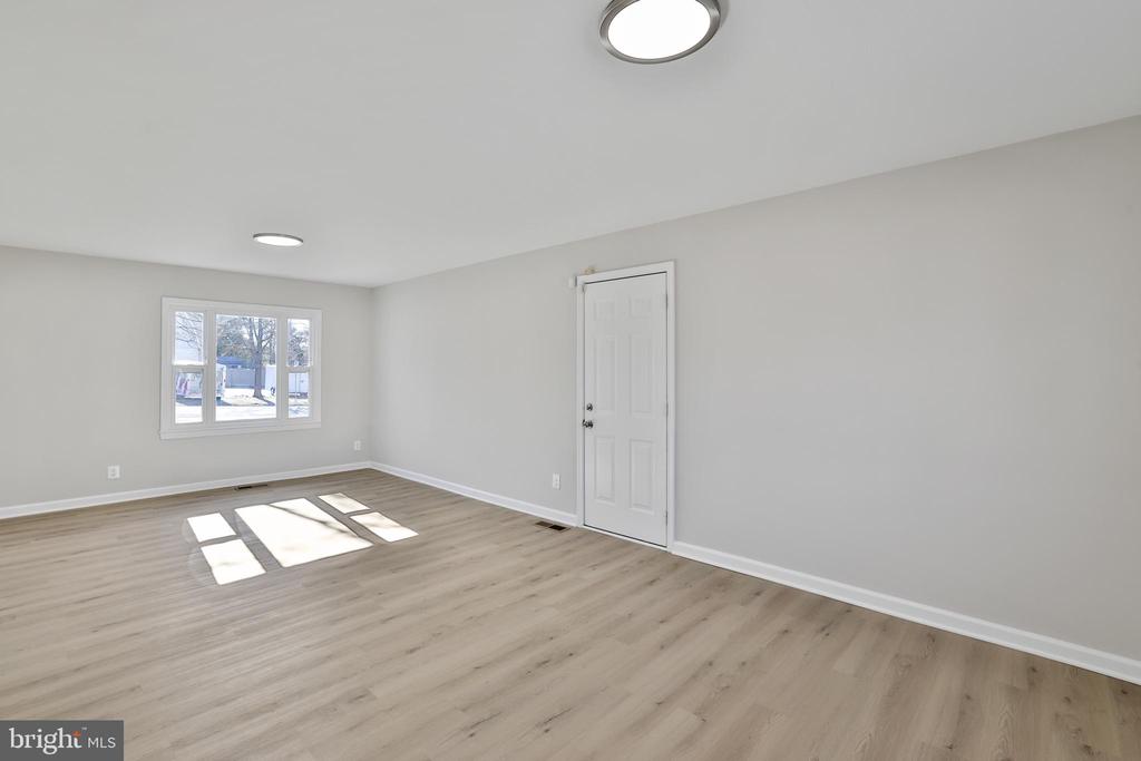 404 W Holly Ave W