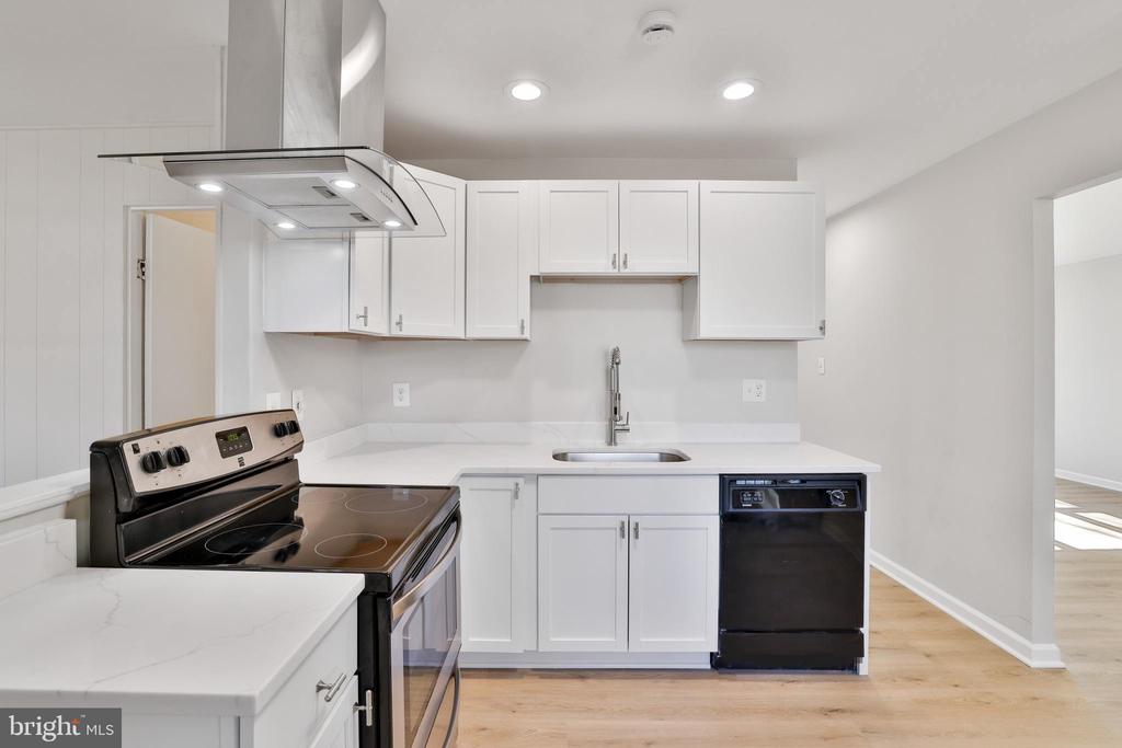 404 W Holly Ave W