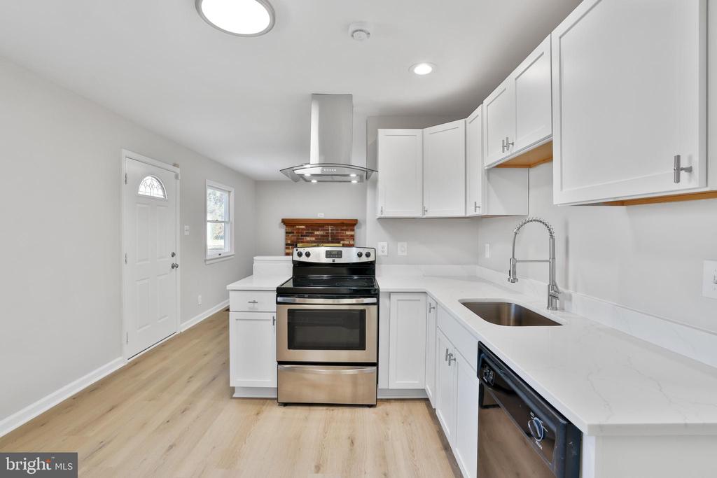 404 W Holly Ave W