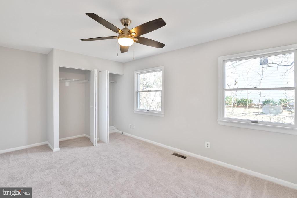 404 W Holly Ave W