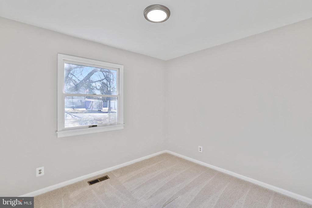404 W Holly Ave W