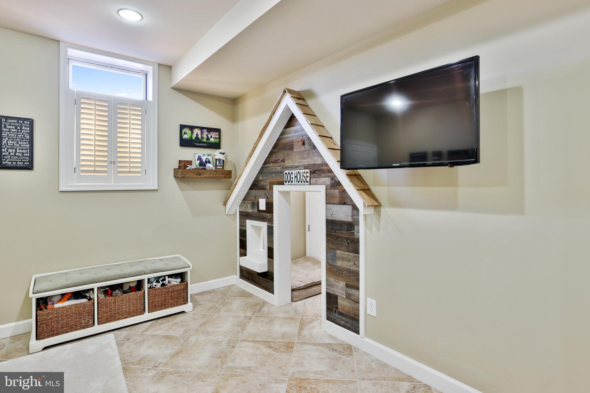 15694 Osterly Ln