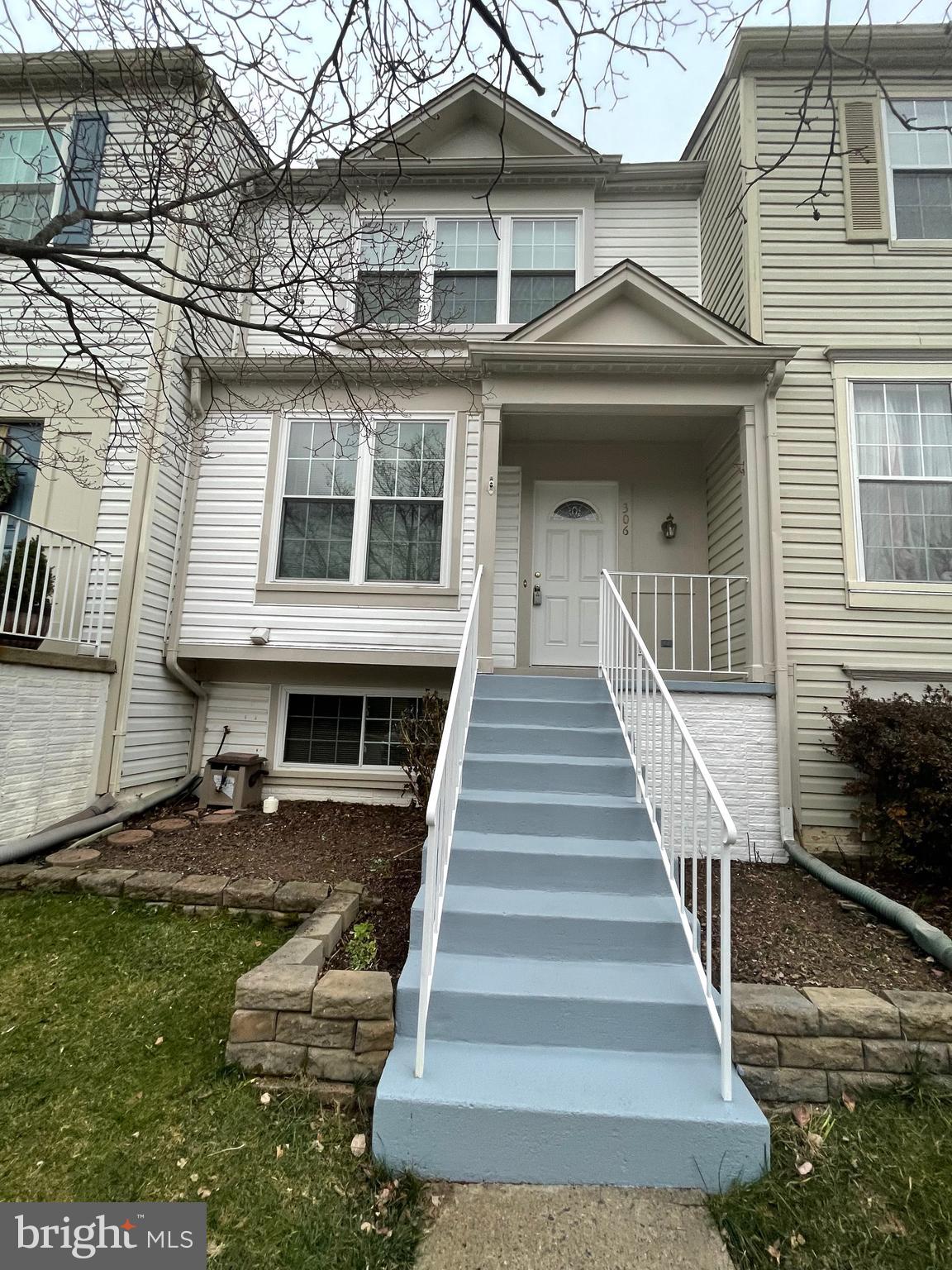306 STALLION SQ NE