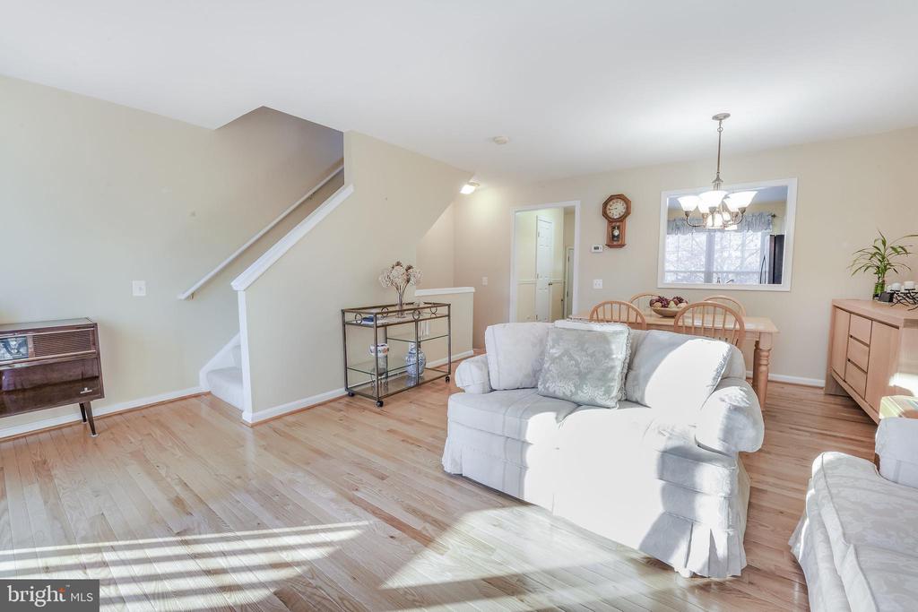306 STALLION SQ NE