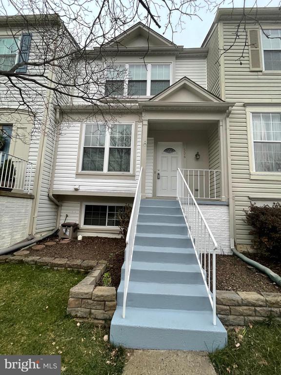 306 STALLION SQ NE