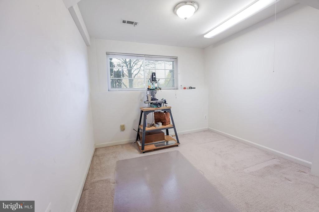 306 STALLION SQ NE