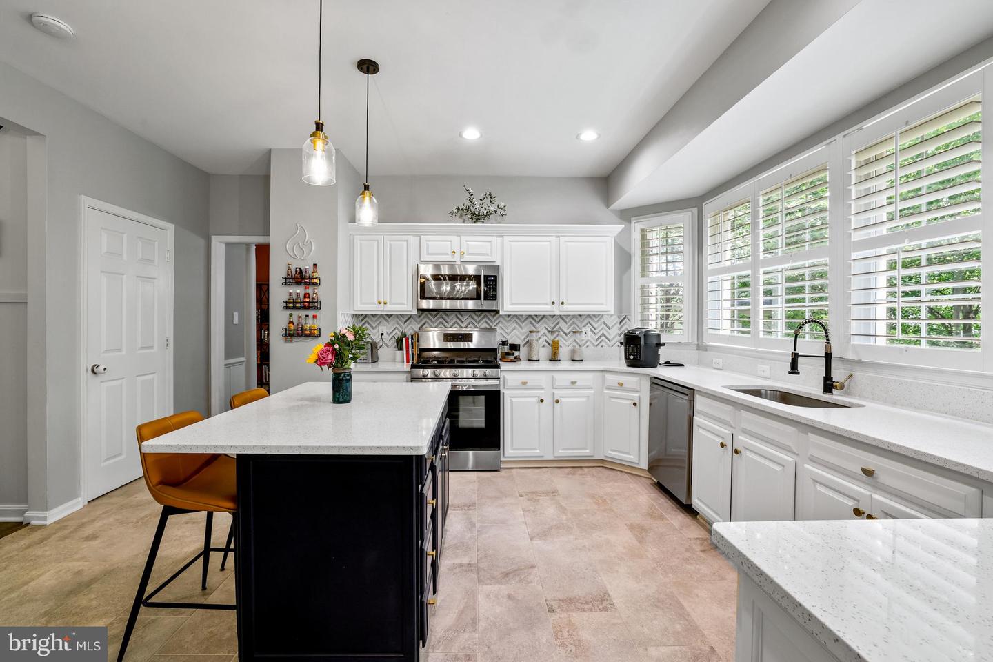 408 Tudor Ct NE