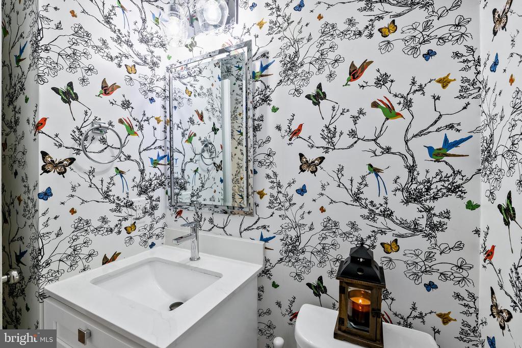 408 Tudor Ct NE