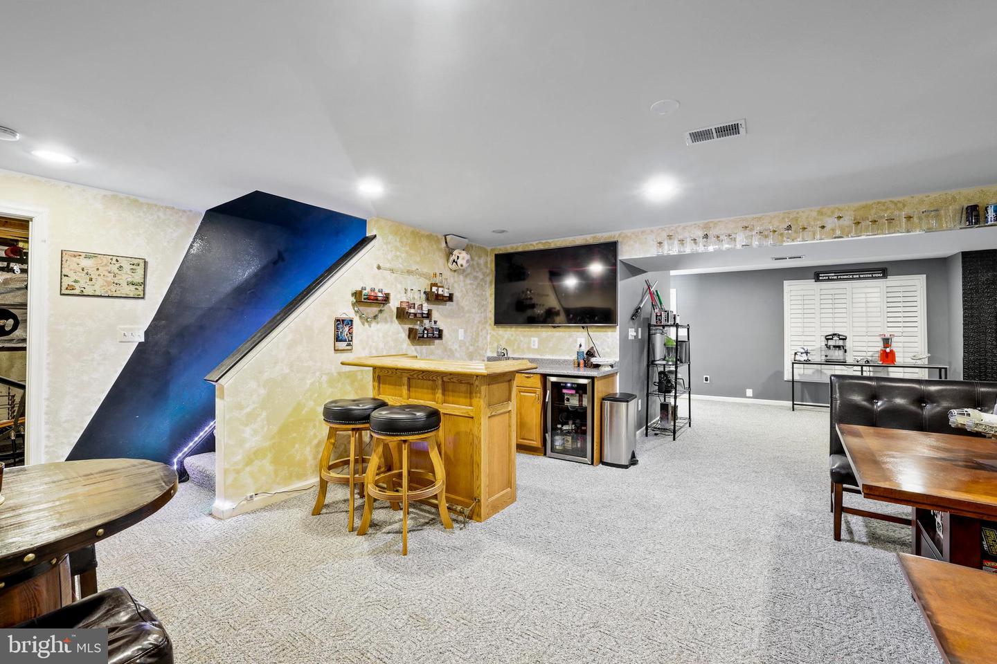 408 Tudor Ct NE