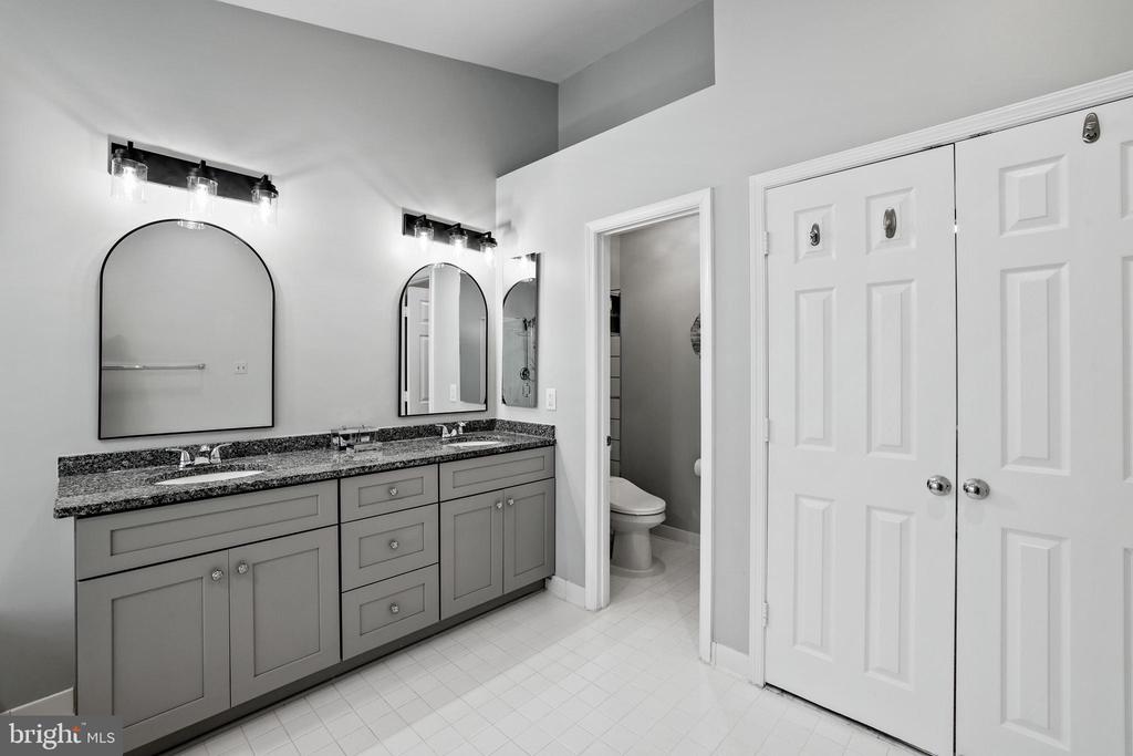 408 Tudor Ct NE