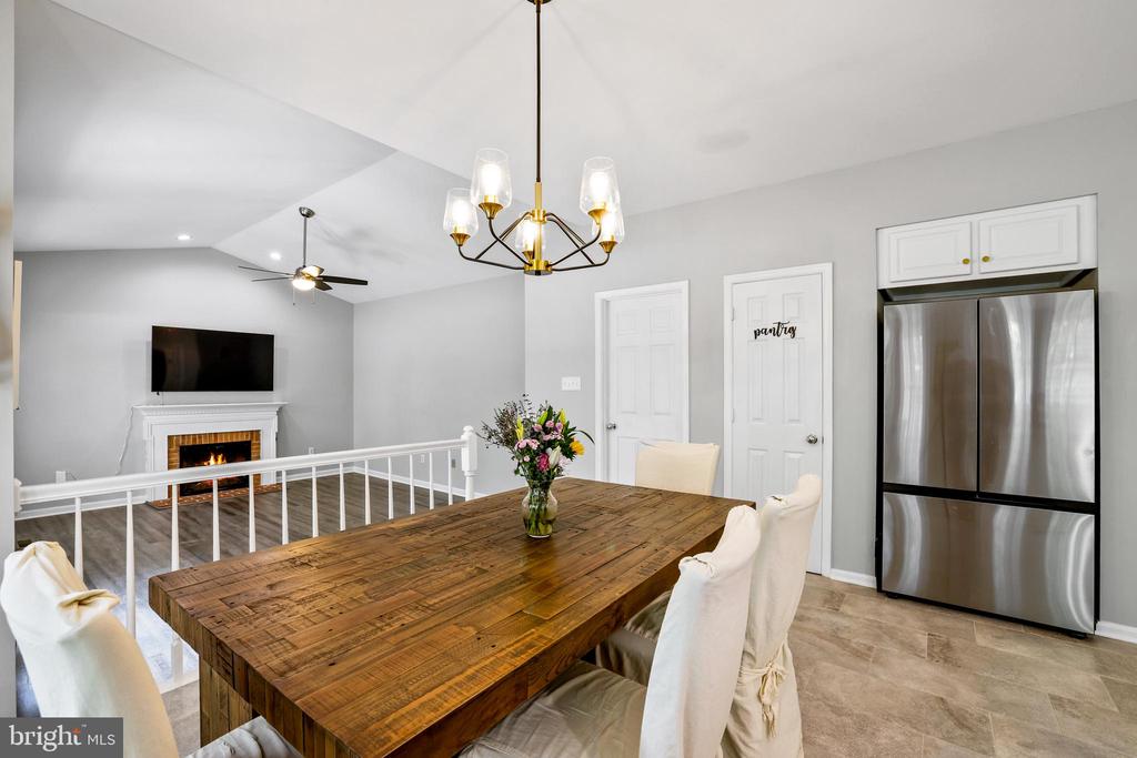 408 Tudor Ct NE